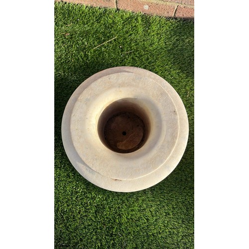 528 - MABLE GARDEN URN