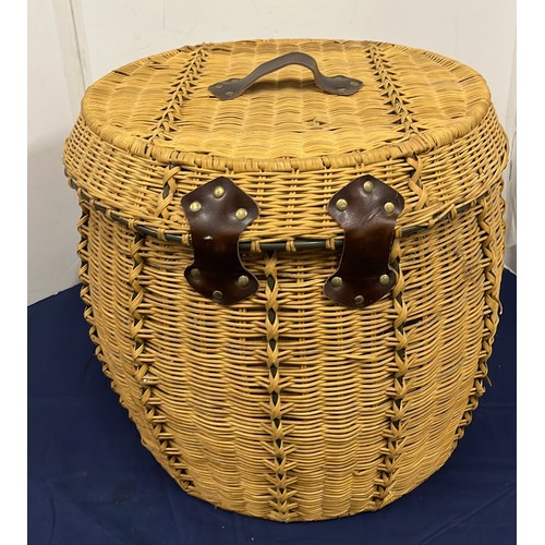 574 - LARGE HARRODS BASKET