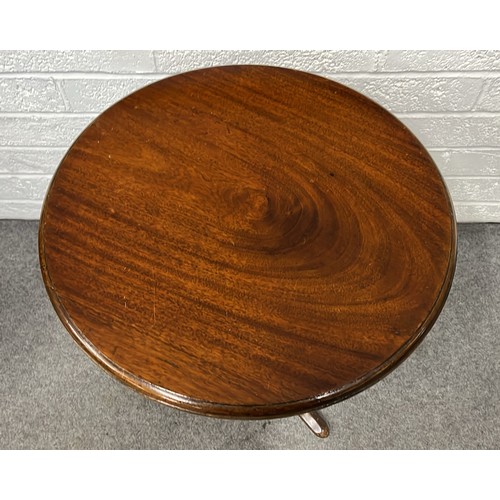 322 - MAHOGANY ROUND GEORGIAN STYLE TABLE