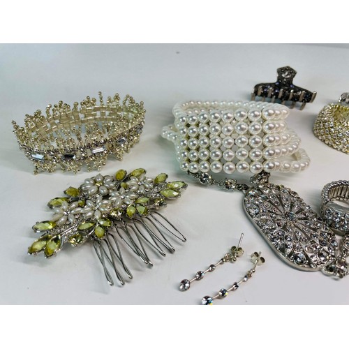 150 - MIXED COSTUME JEWELLERY