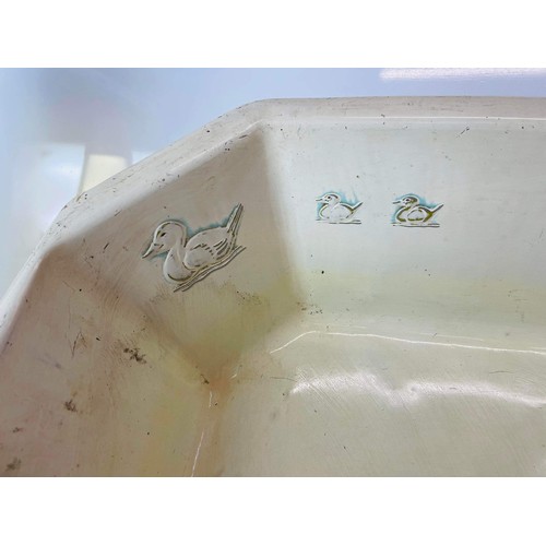 144 - VINTAGE CHILDS BATH WITH DUCK DETAIL