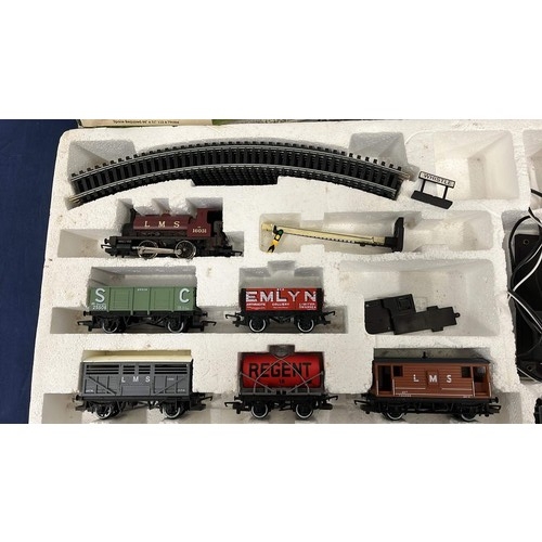 82 - HORNBY RAILWAYS TRAIN SET UNCHECKED / SEE ALL PICTURES