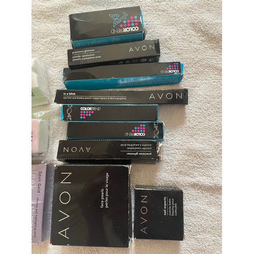 222F - AVON makeup 