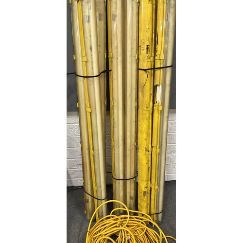 434 - 8 X 110 VOLT 5FT TUBE SITE LIGHTS WITH CUT CABLES USED UNTESTED