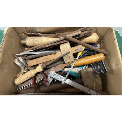 433 - BOX OF VINTAGE TOOLS