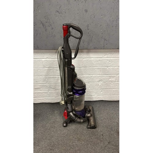 733 - UPRIGHT DYSON VACUUM CLEANER