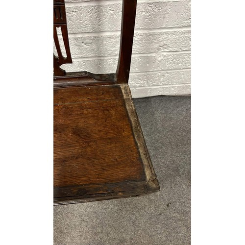 600 - OAK COUNTRY FARM HOUSE FAN BACK CHAIR / NEEDS WORK