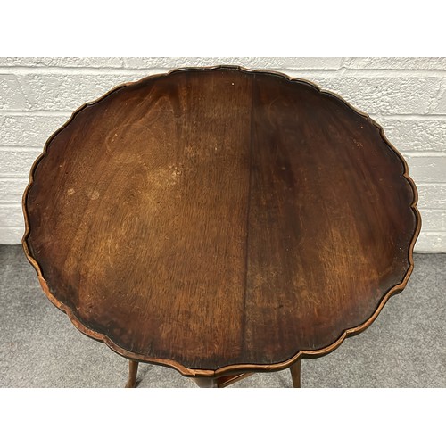 599 - EDWARDIAN WALNUT ROUND PYE CRUST TOP SIDE TABLE