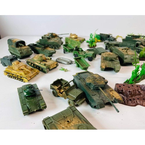 212 - AIRFIX 1/72 SCALE MILITARY TANKS AND OTHER ITEMS