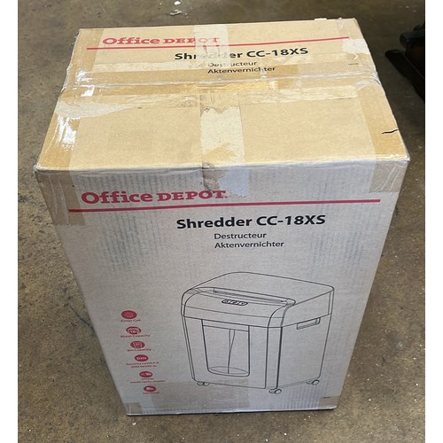 846 - BOXED OFFICE DEPOT SHREDDER CC-18XS / UNCHECKED