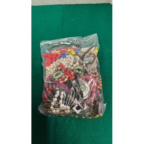 895 - BAG OF COSTUME JEWELLERY