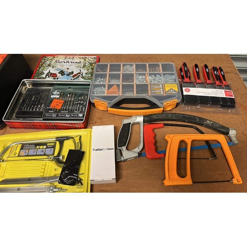 934 - Selection of saws and accessories