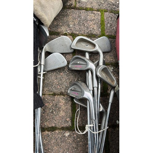 970 - SELECTION OF LADIES AND GENTS GOLF CLUBS