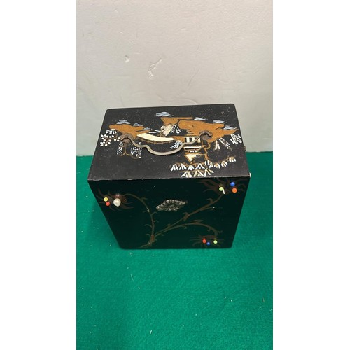 989 - ORIENTAL JEWELLERY BOX WITH CONTENTS