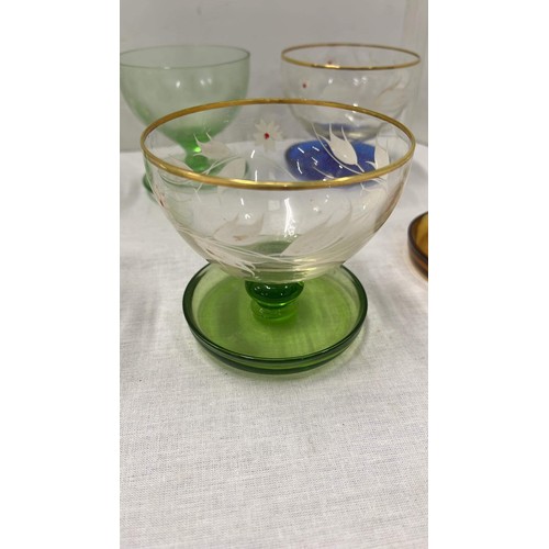 21 - RETRO GLASS SUNDAE DISHES