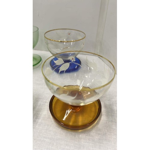 21 - RETRO GLASS SUNDAE DISHES