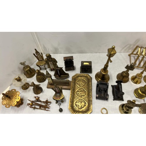 20 - COLLECTION OF MIXED MINIATURE BRASS WARE