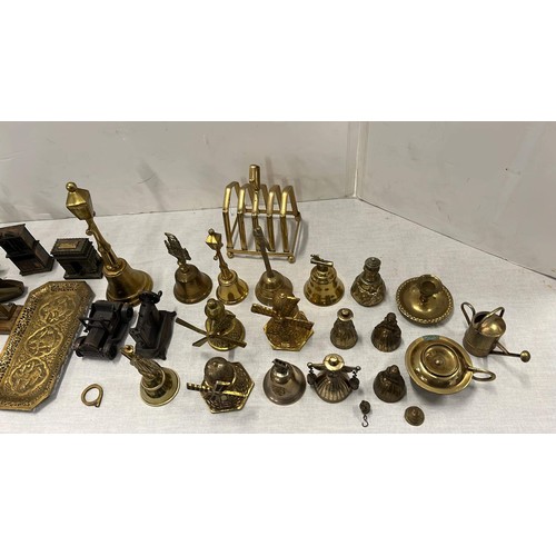 20 - COLLECTION OF MIXED MINIATURE BRASS WARE