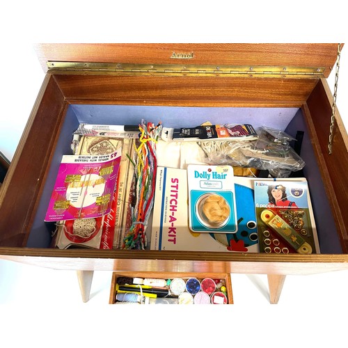 81 - RETRO SEWING BOX WITH CONTENTS OF SEWING WARES