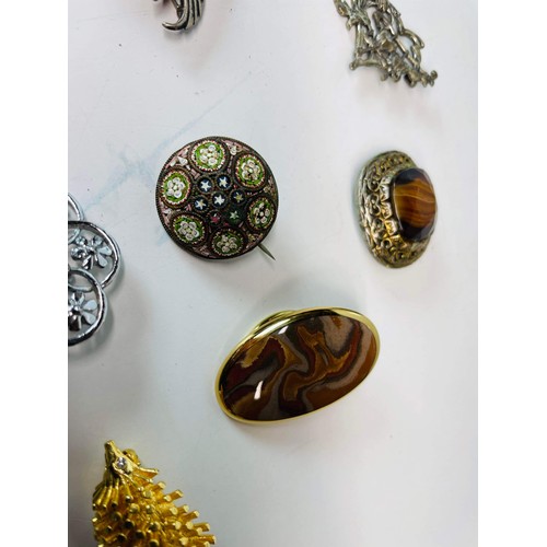 197 - 15 X MIXED BROOCHES