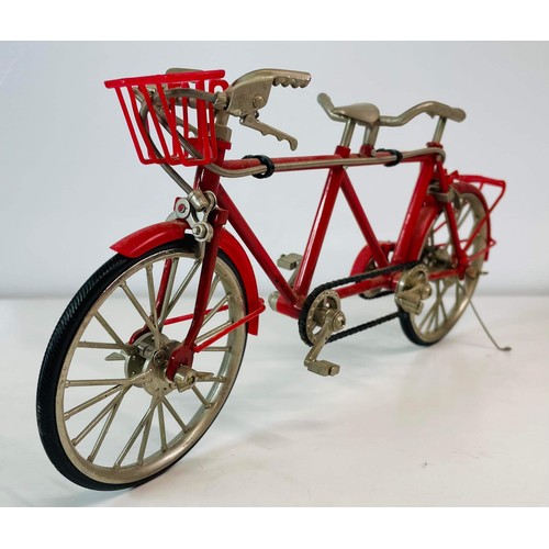 168 - WORKING SCALED MODEL OF A RED TANDEM BICYCLE / ONE PEDAL IS OFF SEE PICTURES