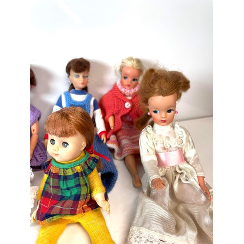 195 - MIXED DOLLS AND FASHION CLOTHES - see all pictures for condition