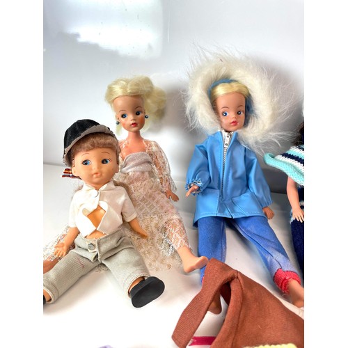 195 - MIXED DOLLS AND FASHION CLOTHES - see all pictures for condition