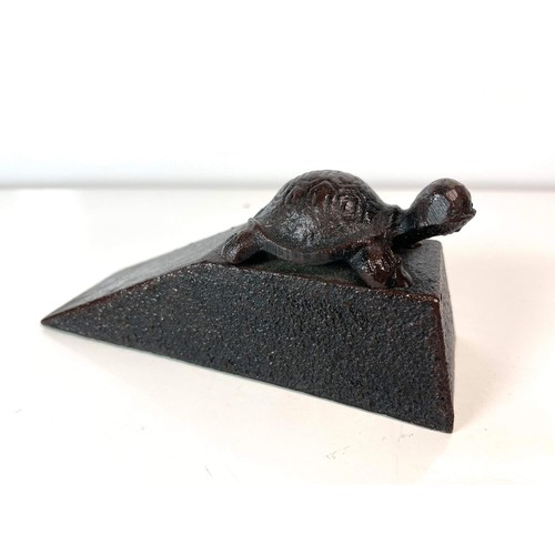 140 - METAL TURTLE DOOR STOP