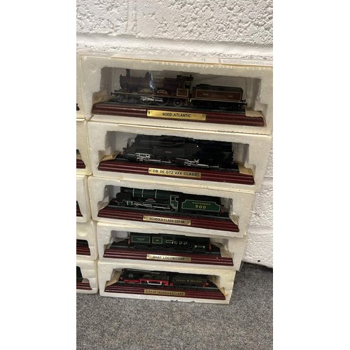 242 - 10 X MODEL TRAINS