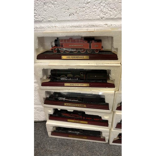 242 - 10 X MODEL TRAINS