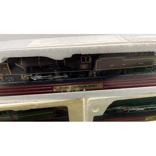 239 - 7 X MODEL TRAINS