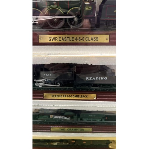 236 - 10 X MODEL TRAINS