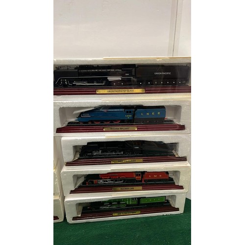 233 - 10 X MODEL TRAINS