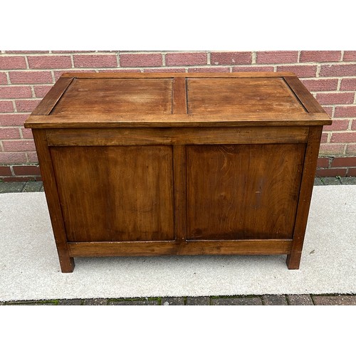 772 - LARGE WOODEN BLANKET BOX