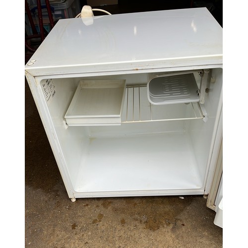 1008 - Zanussi COUNTER TOP FRIDGE