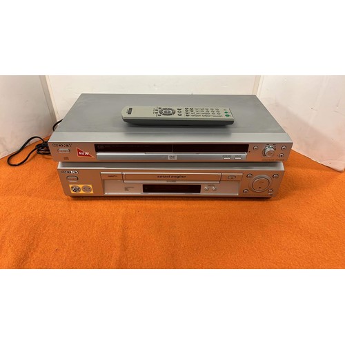 1010 - SONY DVD AND VIDEO PLAYER