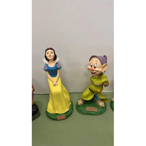 200 - GARDEN ORNAMENTS SNOWWHITE AND SEVEN DWARFS (new)