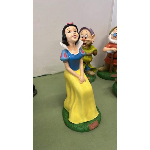 200 - GARDEN ORNAMENTS SNOWWHITE AND SEVEN DWARFS (new)