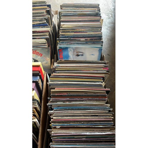 123 - LARGE QTY OF MIXED ARTIST AND MUSIC LPS