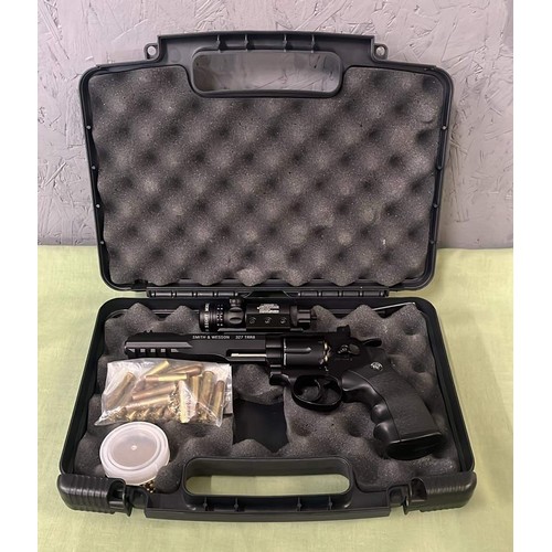 119 - SMITH & WESSON  327 TRR8 SOFT BB AIR GUN WITH LASER SIGHT