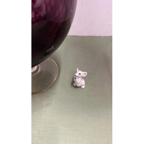 306 - LARGE BRANDY GLASS WITH CAT AND MOUSE