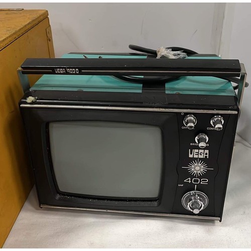 460 - RETRO PORTABLE VEGA 402 TELEVISION