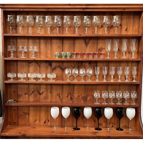 437 - QTY OF MIXED DRINKING GLASSES