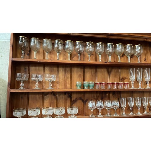 437 - QTY OF MIXED DRINKING GLASSES