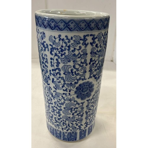 403 - TALL ORIENTAL BLUE AND WHITE STICK STAND