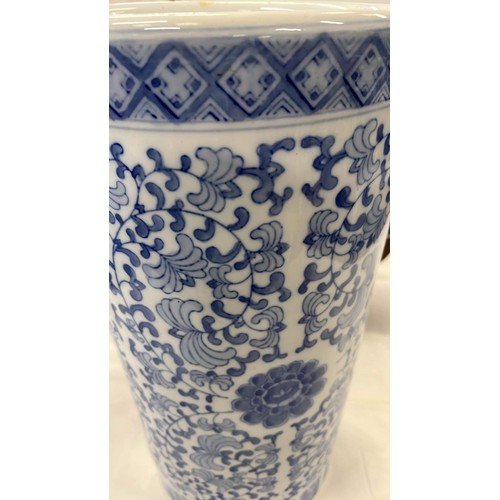 403 - TALL ORIENTAL BLUE AND WHITE STICK STAND