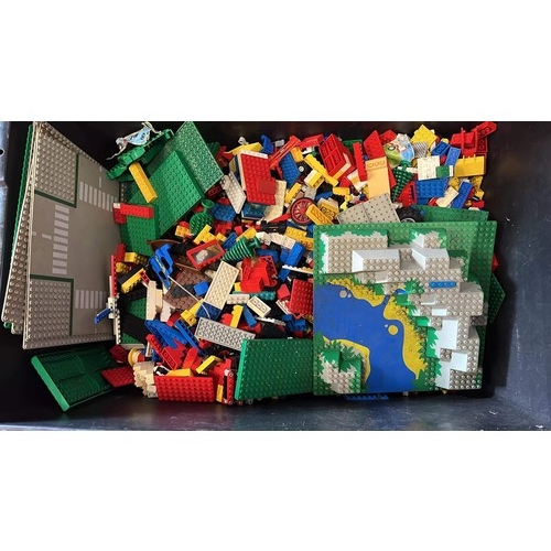 450 - LARGE QTY OF LEGO