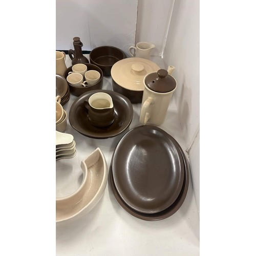 466 - LARGE QTY OF TWO TONE BROWN FINISH TABLE WARE