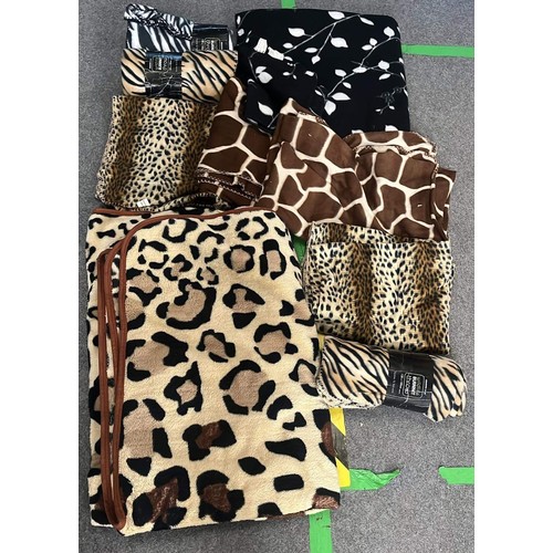 465 - MIXED FLEECE COVERS