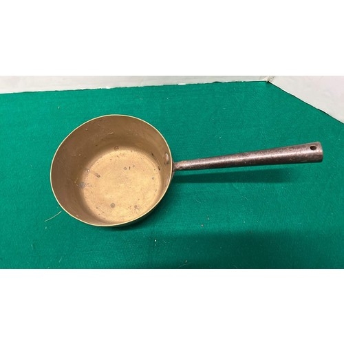 40 - VINTAGE SOLID BRASS SAUCEPAN